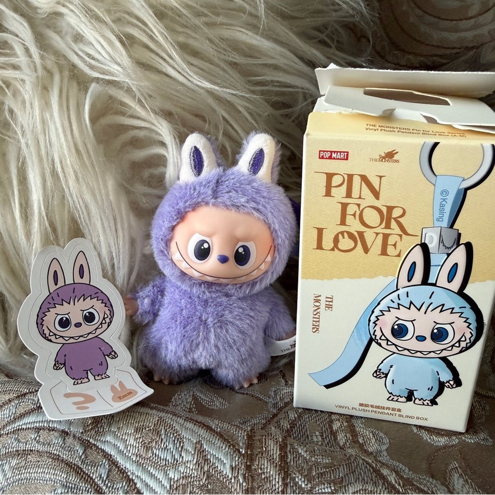 LABUBU “?” Pin for Love